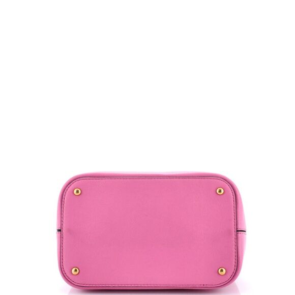Valentino Garavani SuperVee Bucket Crossbody Bag Leather Mini Pink - Picture 4 of 6